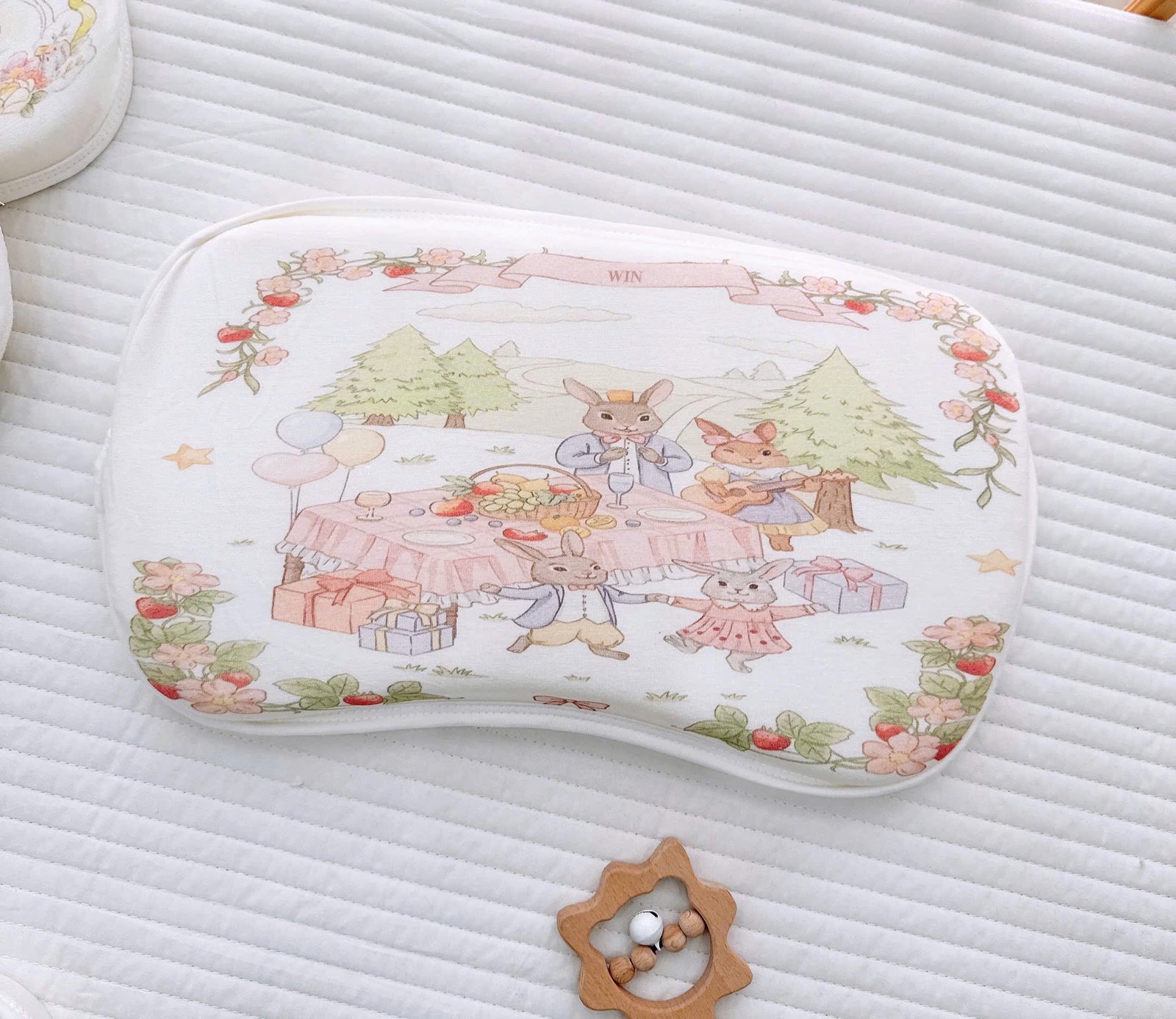 Gối cao su non chữ B cotton Cổ Tích