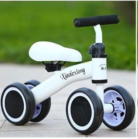 xe chòi chân giữ thăng bằng 4 bánh cho bé